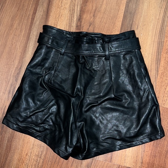 BLACK LEATHER SHORTS! Size S — NEVER WORN - Picture 2 of 3